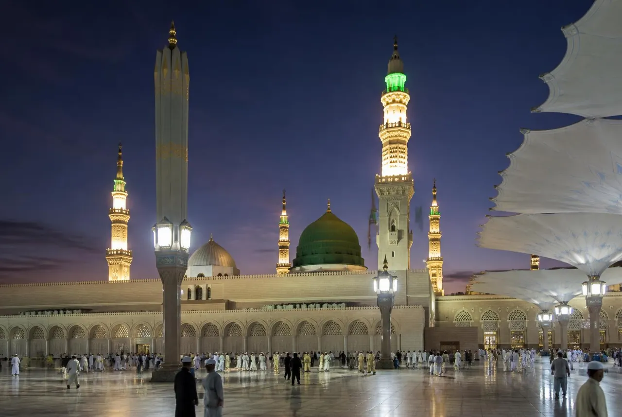 08 Nights 5 Star Umrah Package with Hilton Suites Makkah in Makkah and Al Aqeeq Madinah Hotel in Madinah